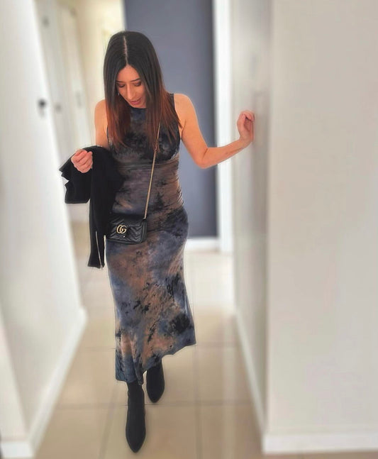 Millen blue tie dye midi